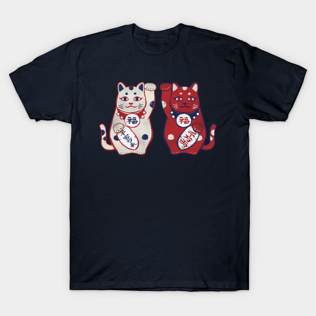 Maneki Neko（招き猫） T-Shirt by akaneyabushita